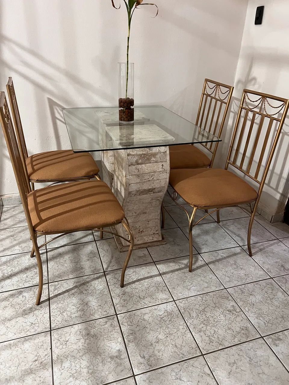 MESA DE VIDRO COM BASE EM GRANITO 4 CADEIRAS - Foto 3