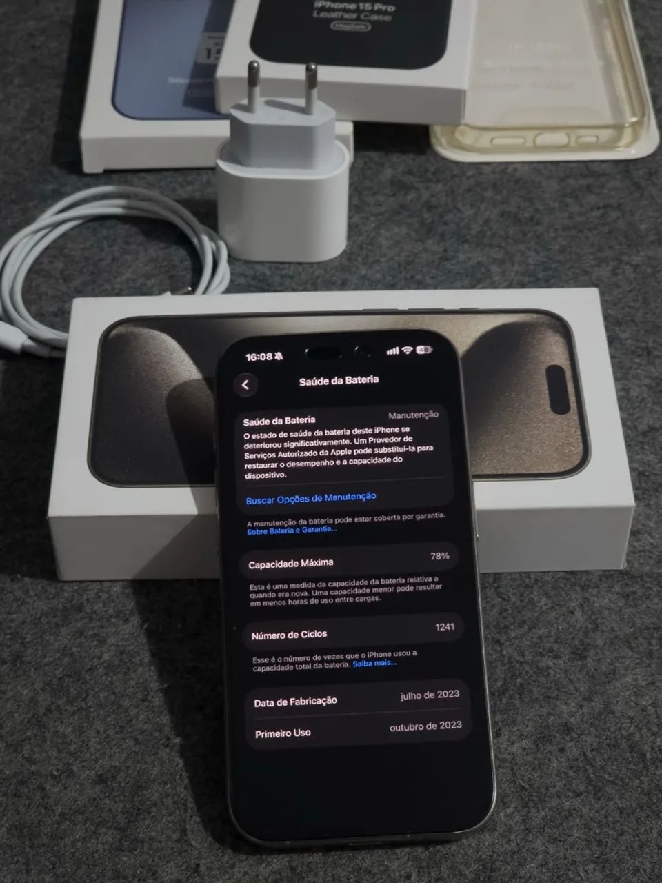 iPhone 15 Pro - 256GB - Natural Titanium - Celulares e Smartphones
