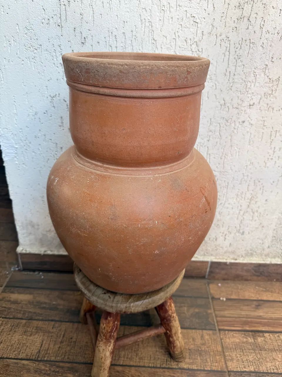 Pote de barro rústico 