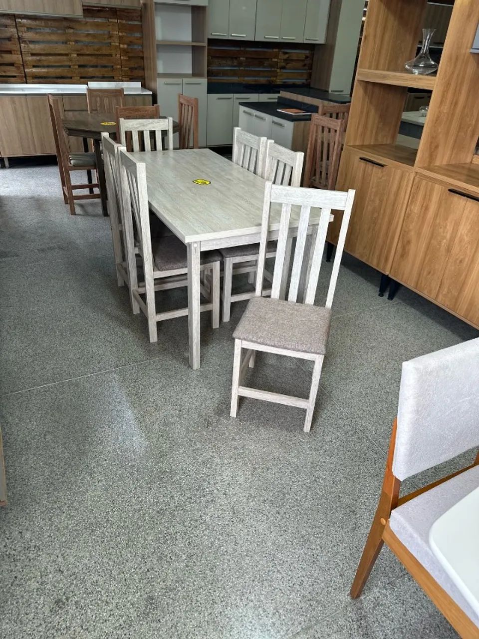Mesa com 6 cadeiras em madeira eucalipto  - Foto 5