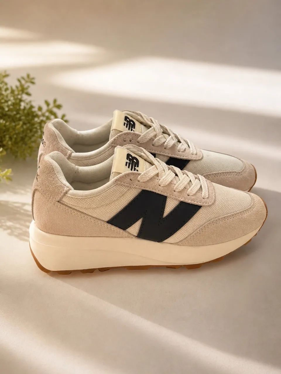 Tênis New Balance Bege/Preto Original - Super confortável