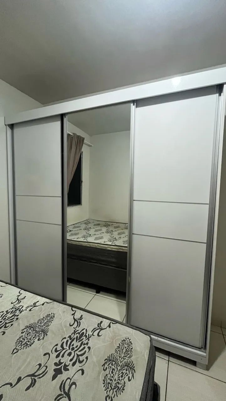 Guarda-roupa casal com espelho 