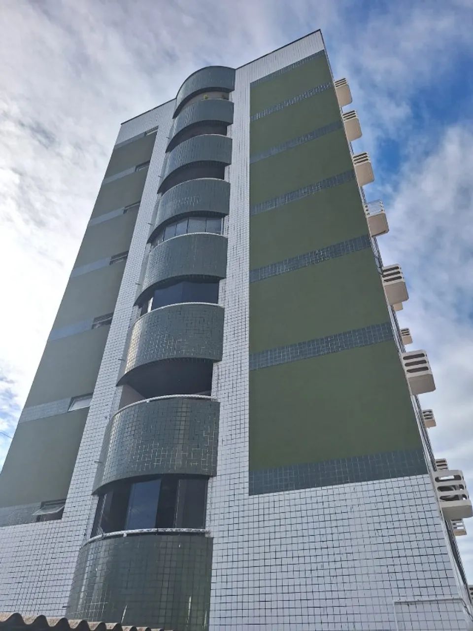 Edifício Ville Saint Martin - Apto 3/4 sendo 1 suite, de 88 m², 2 vagas por 349.999,00  - Foto 2