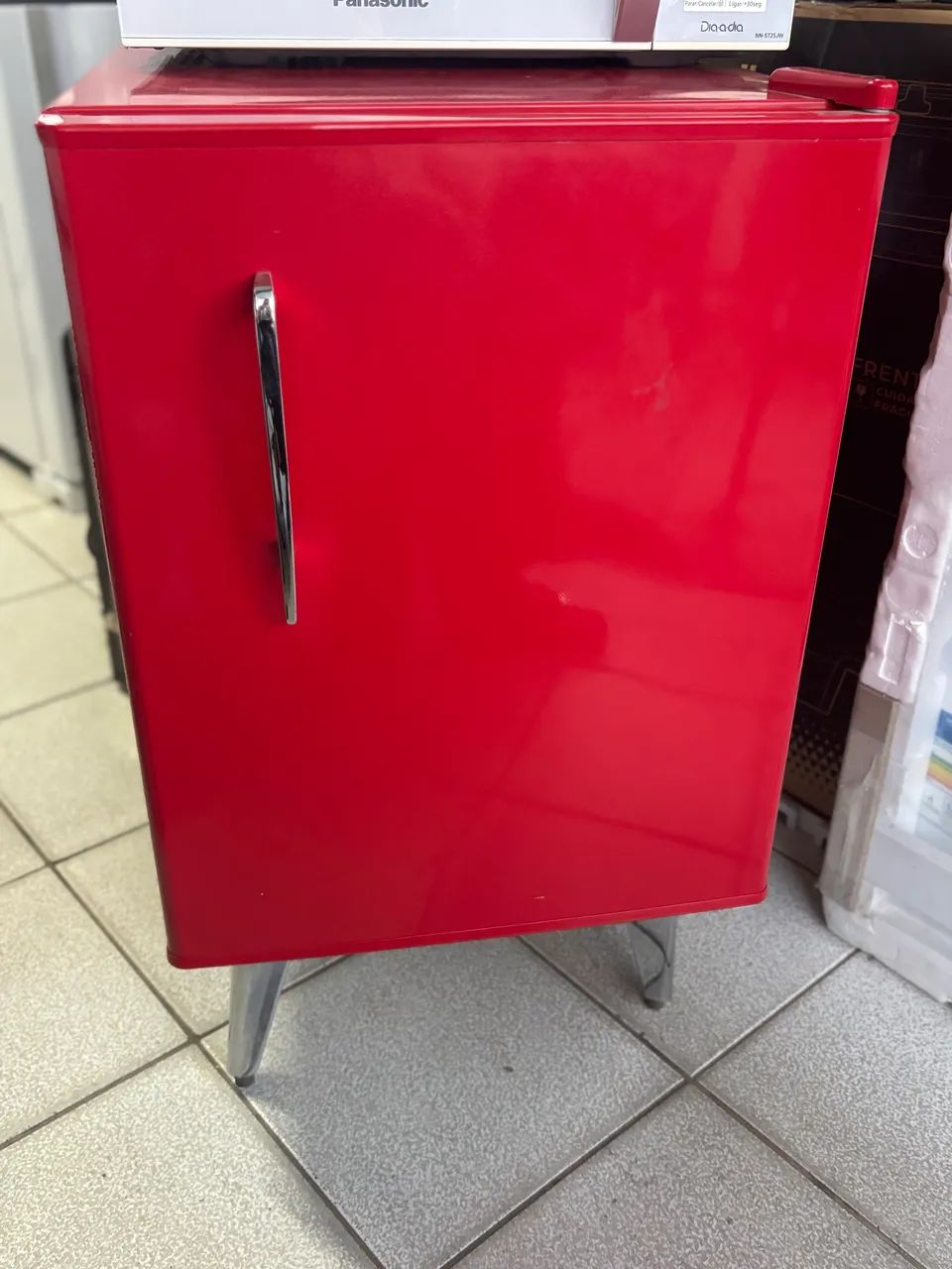 Frigobar retro vermelho 