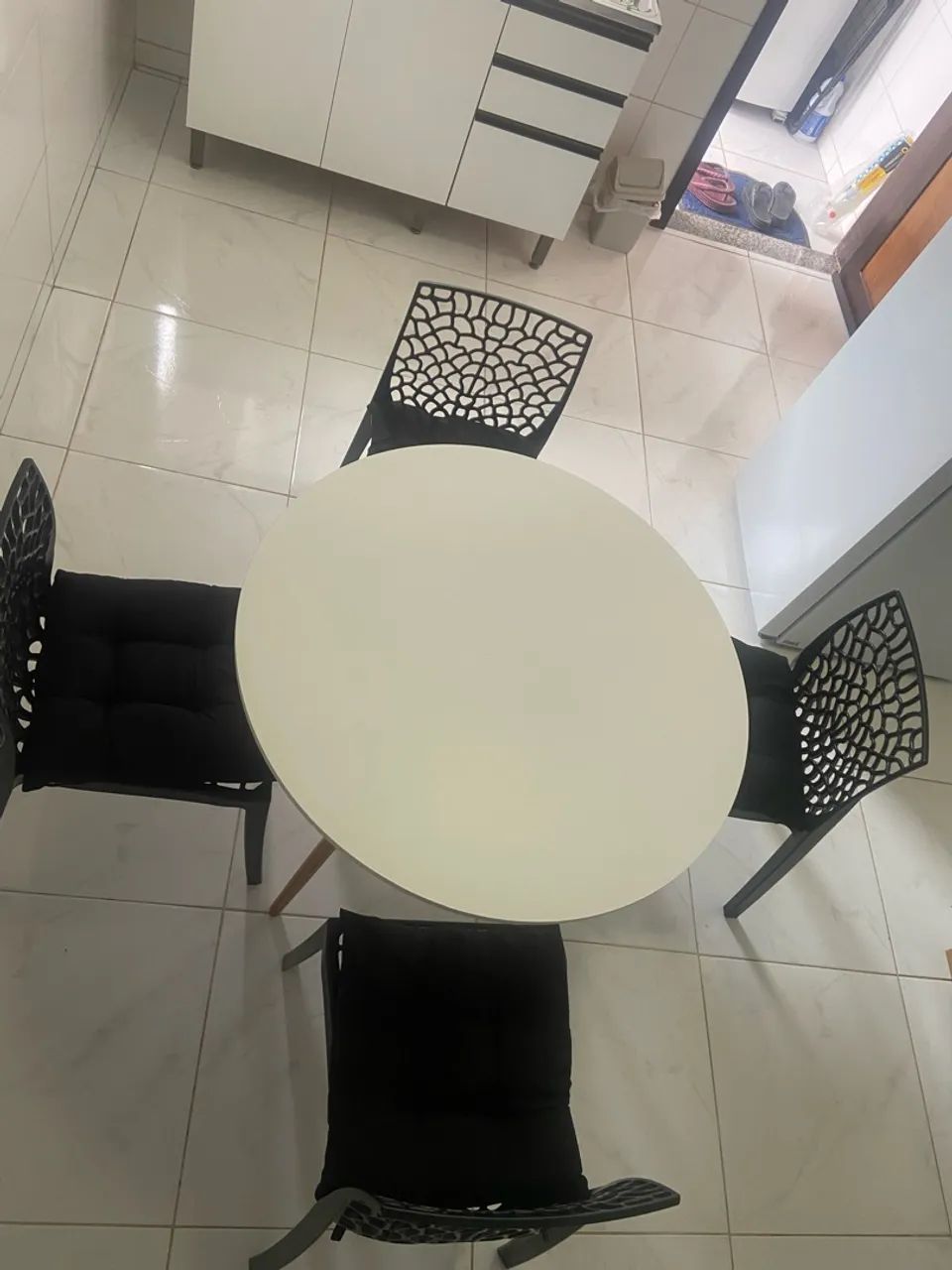 Mesa 4 lugares + cadeiras 