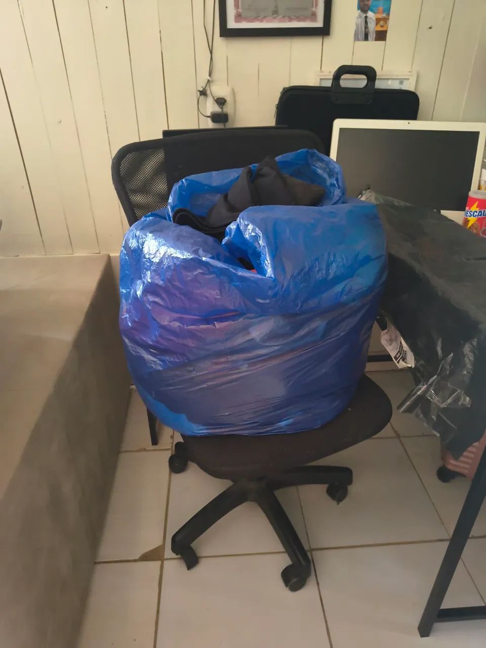 Roupas para bazar em ótimo estado 