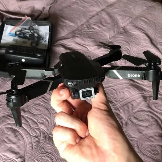 Drone E88 com controle e acessórios - Foto 3