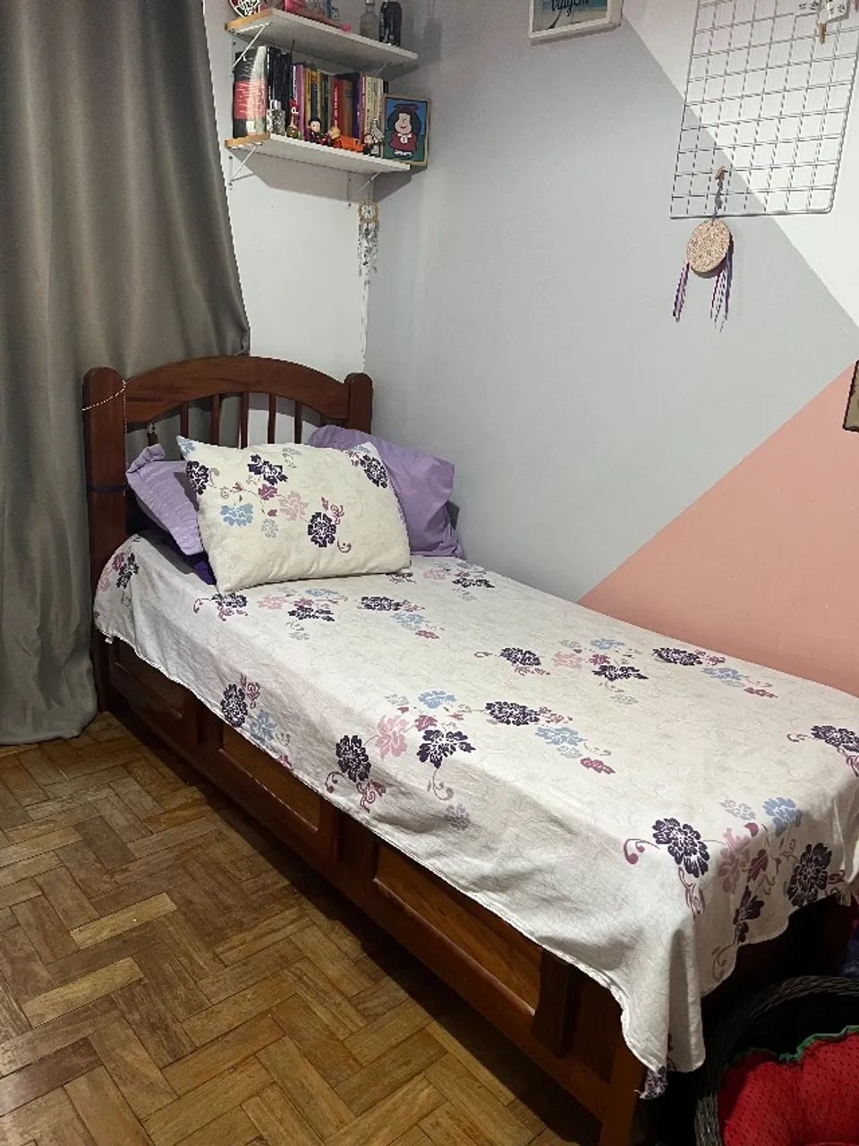 Cama de solteiro de madeira 