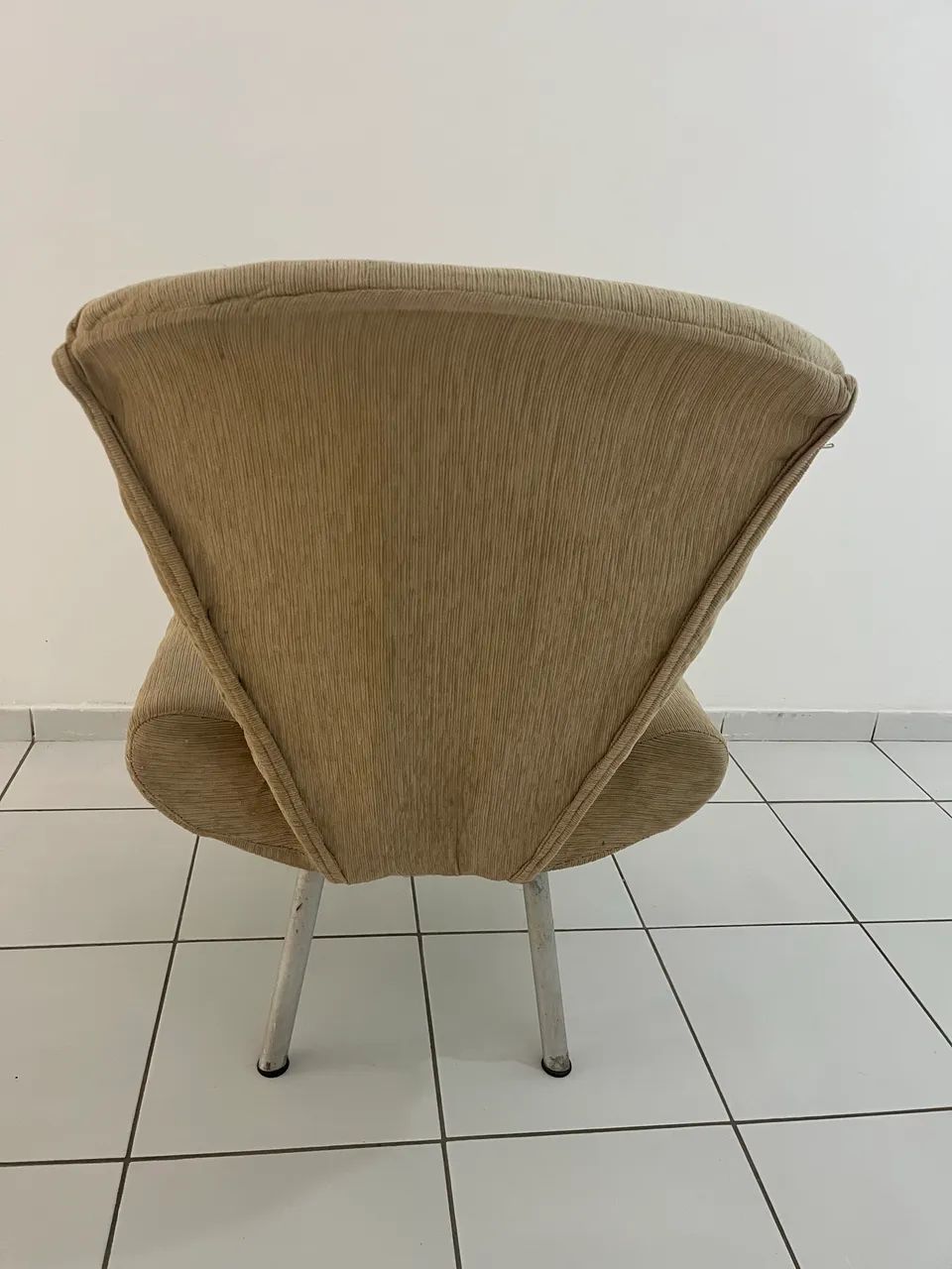 Poltrona Estofada Bege - Foto 2