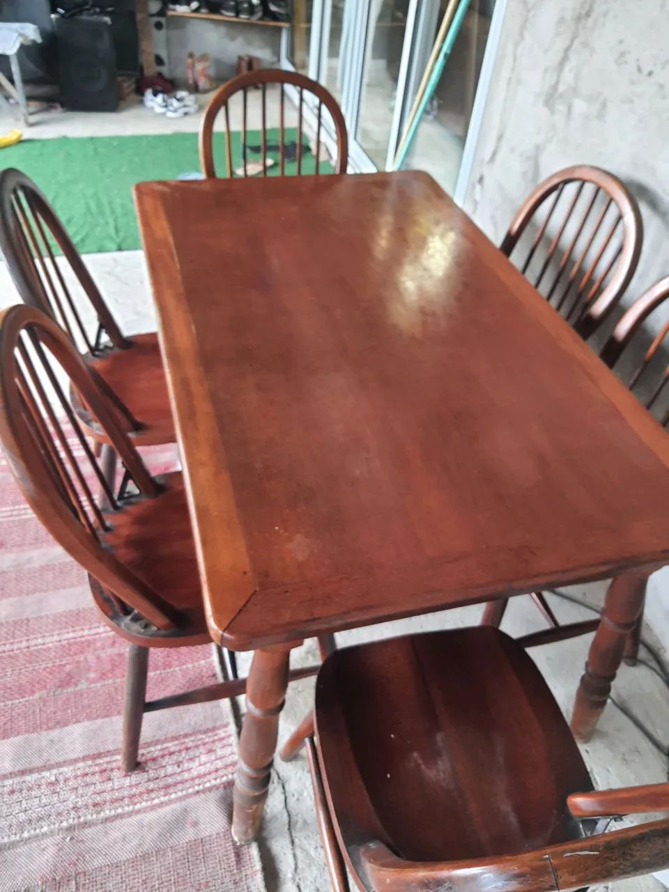 Estou vendendo essa mesa com seis cadeiras - Foto 2