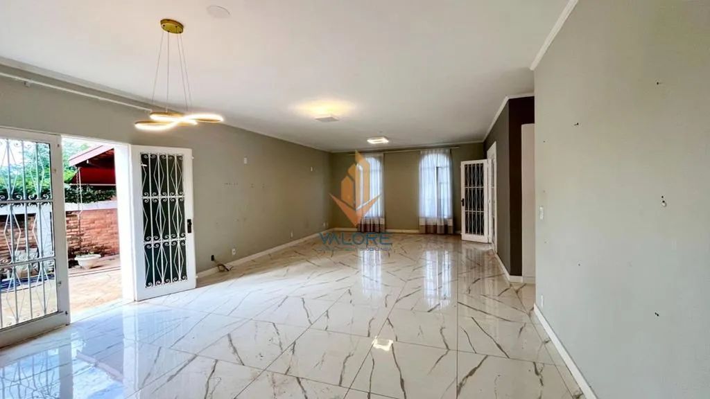 Casa à venda na Cidade Universitária, com 3 quartos (1 suíte) e edícula completa