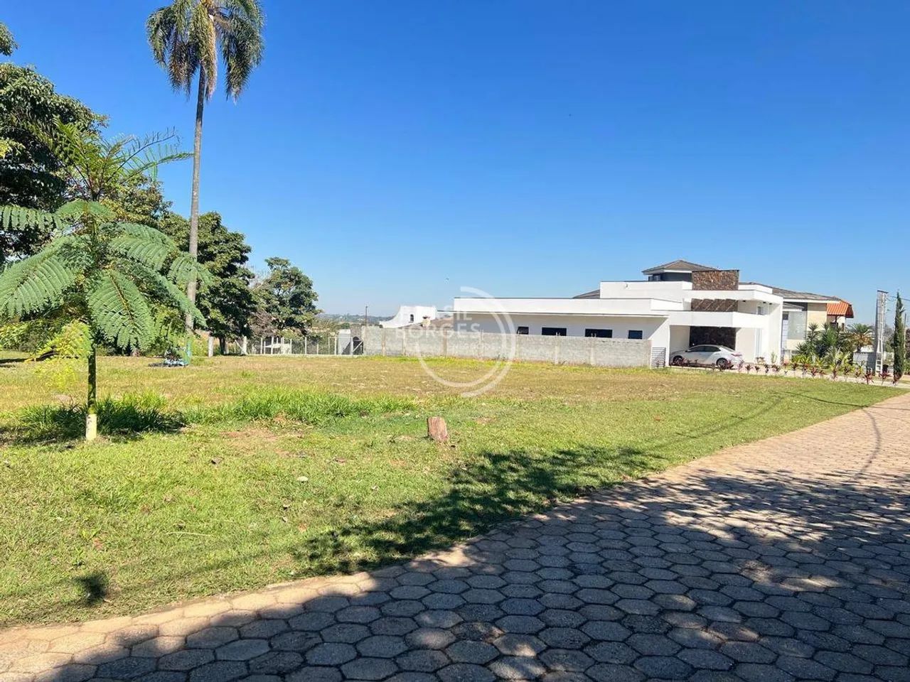 EXCELENTE TERRENO DE ESQUINA EM CONDOMÍNIO - Foto 4