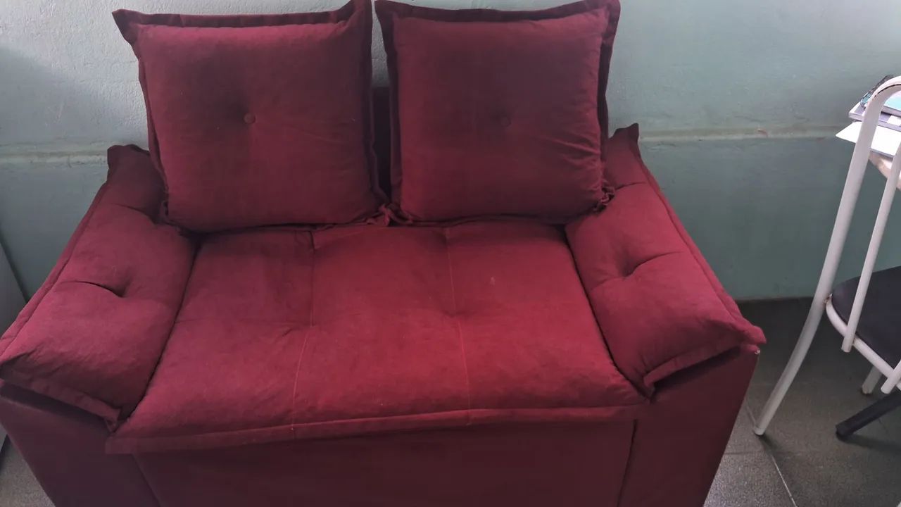 Sofá 2 Lugares Vinho com Almofada - Foto 3