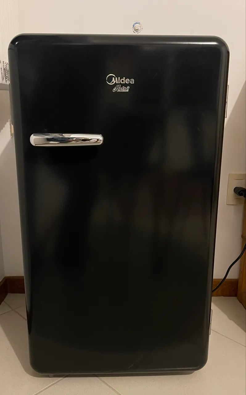 Frigobar retrô preto Onix 95L Midea - Foto 2