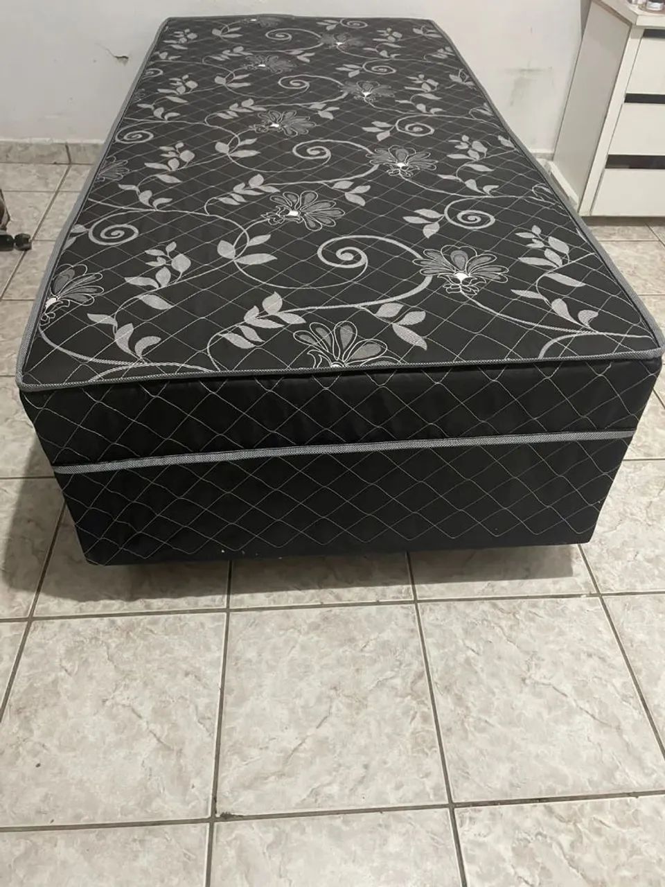 Cama solteiro com colchão 