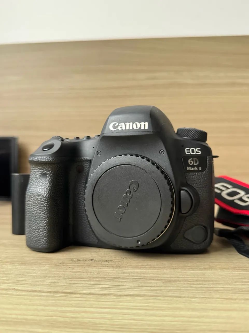 Camera DSLR Canon 6D Mark II - 38k cliques