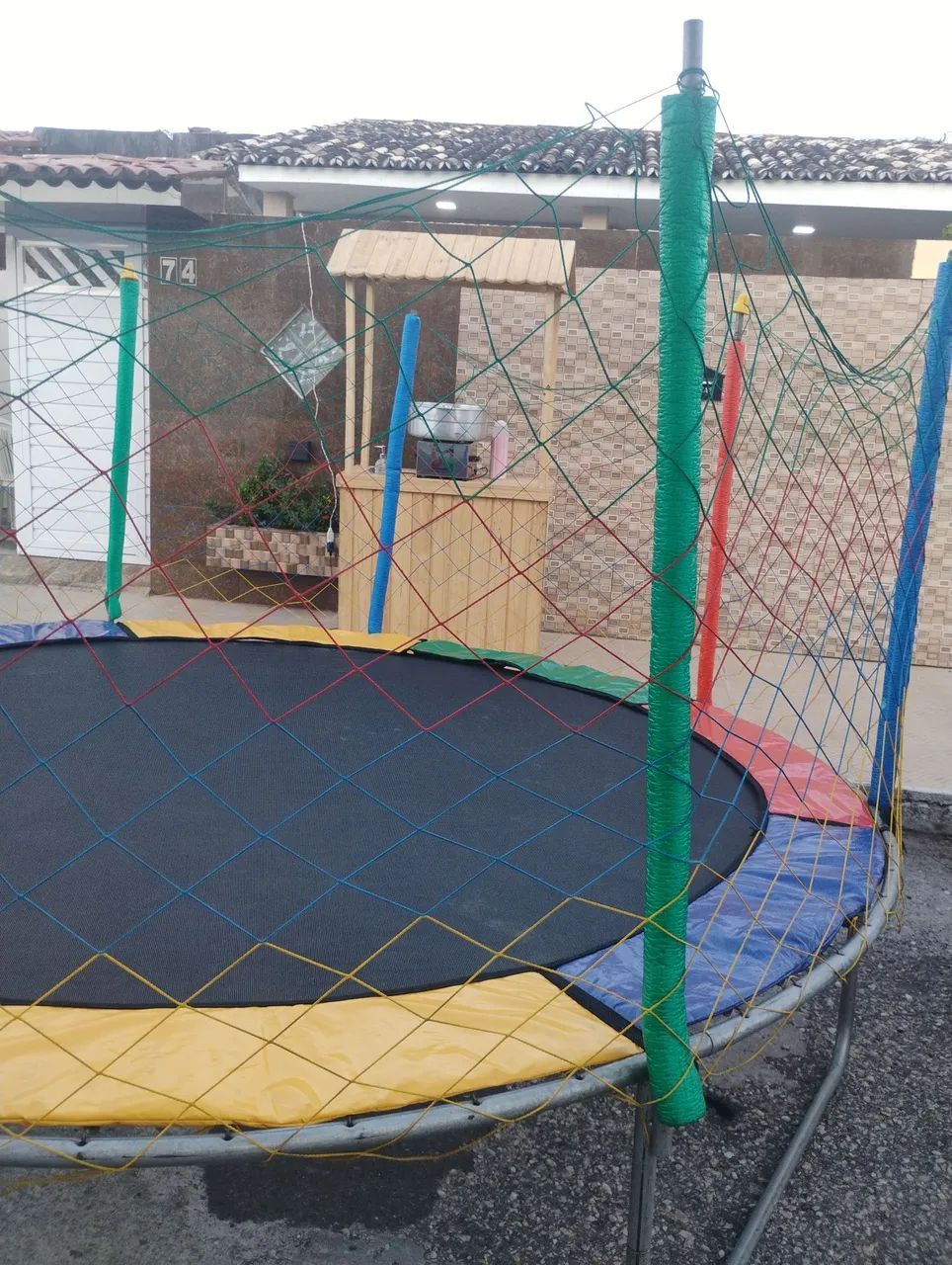 Cama elástica, algodão e pipoca 250,00