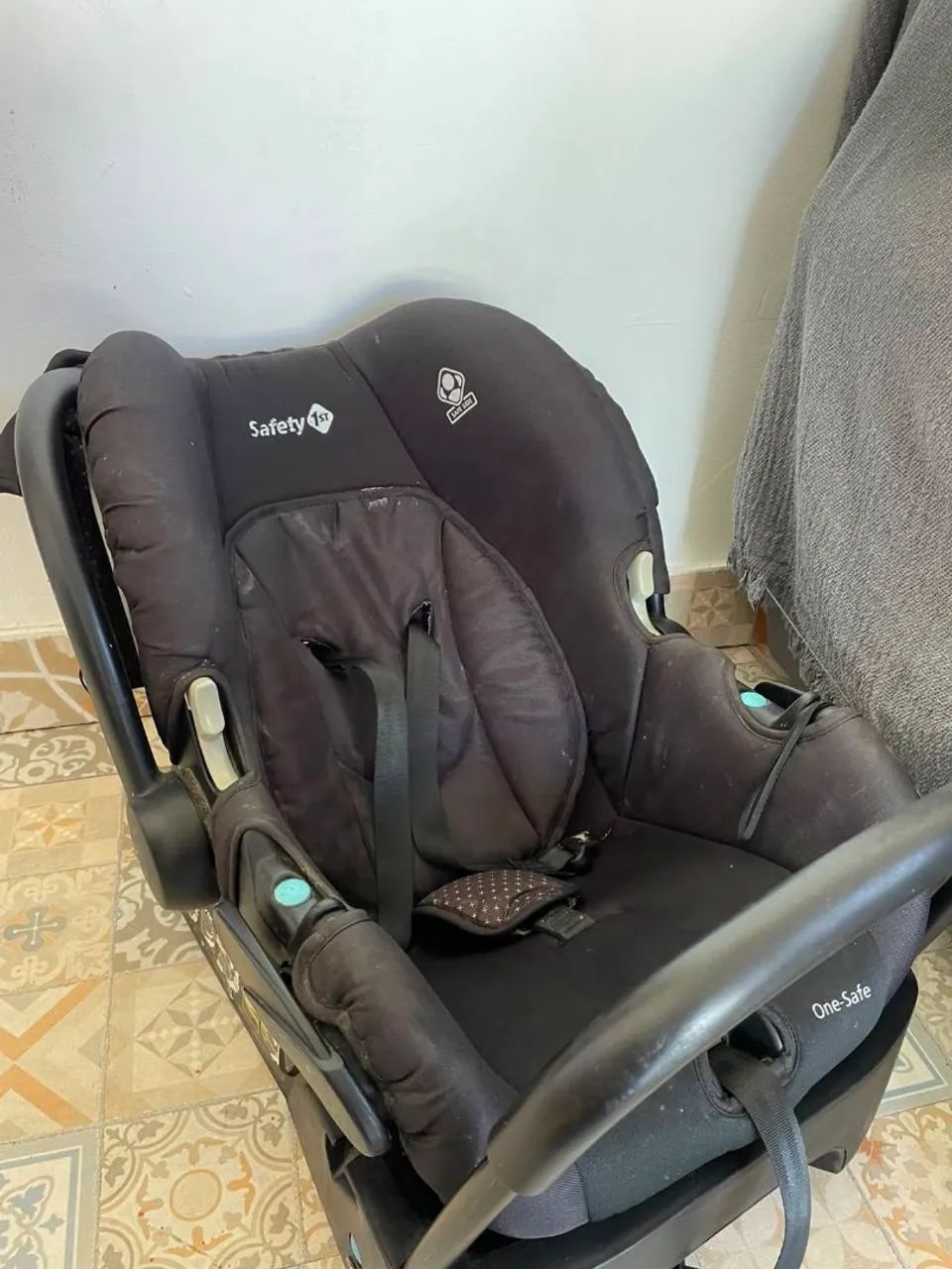 Carrinho de bebê com bebê conforto - Foto 2