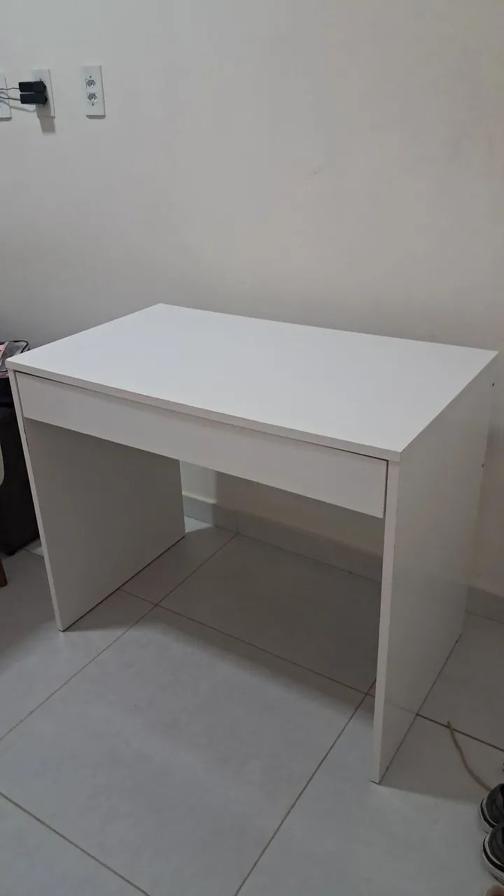 Escrivaninha com 1 gaveta