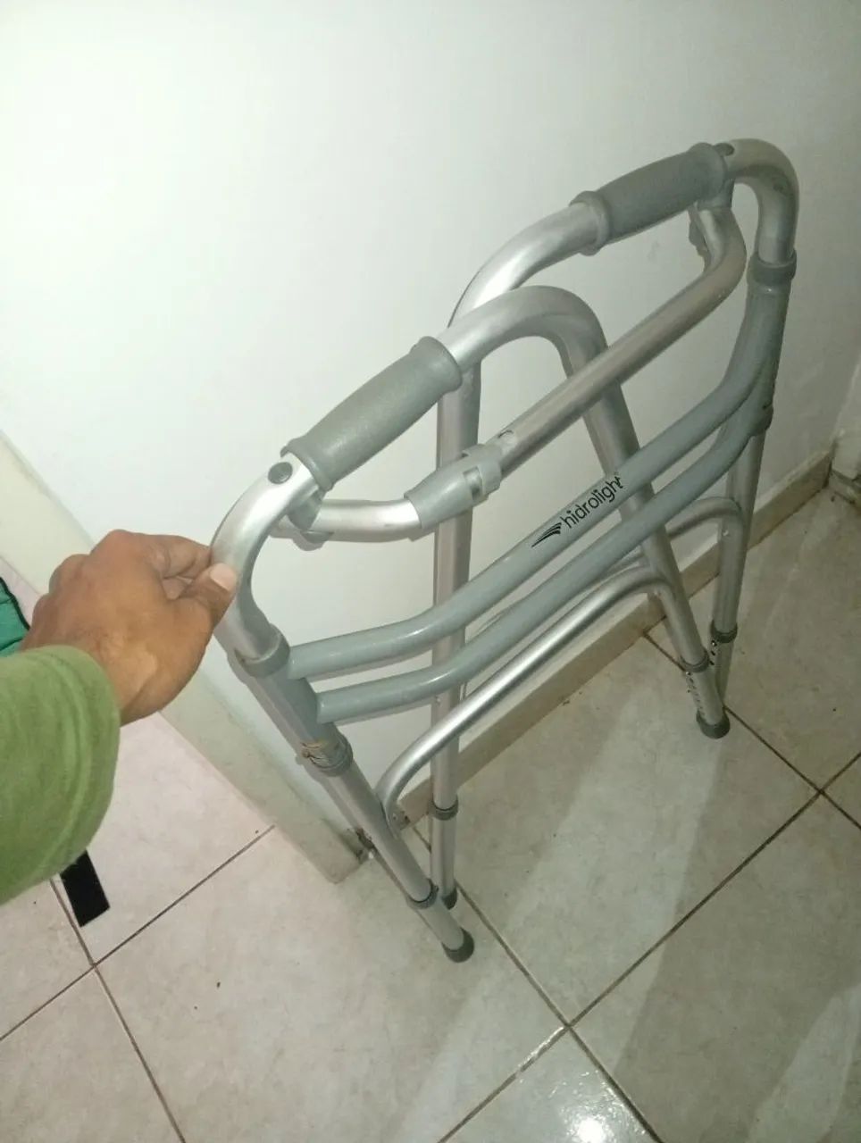 Andador HidroLight ótimo estado e ajustavel - Foto 2