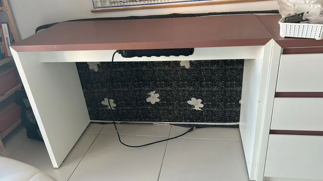 Mesa e gaveteiro  - Foto 2