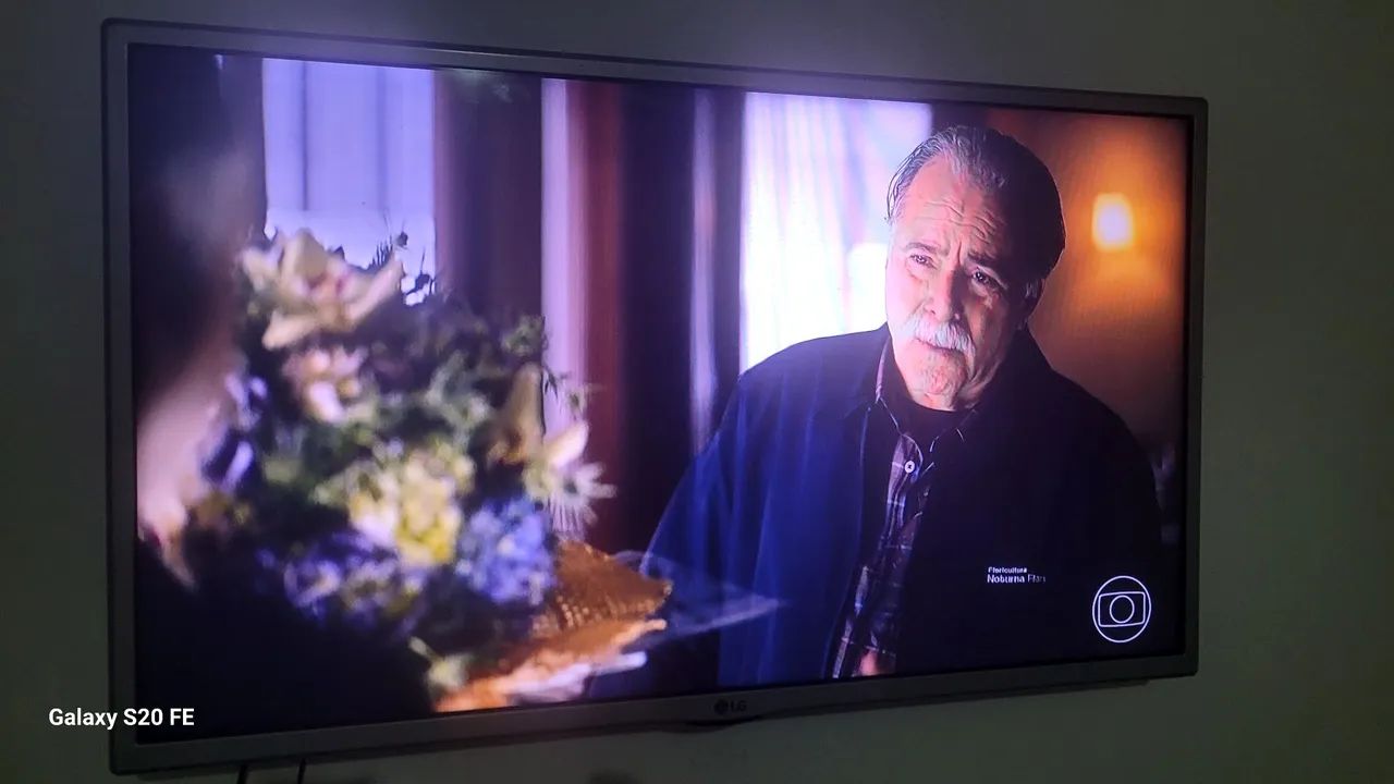 TV LG 32 polegadas Full HD em ótimo estado