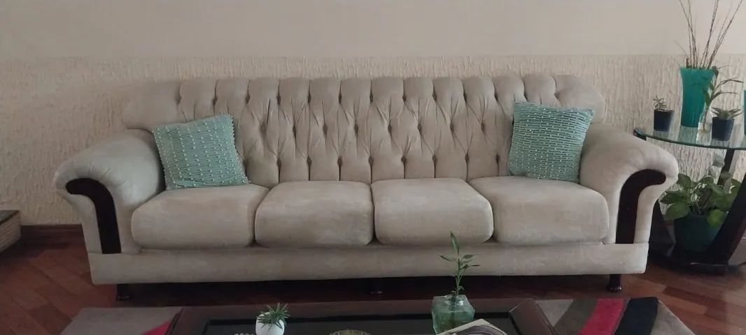 2 sofás e 2 poltronas