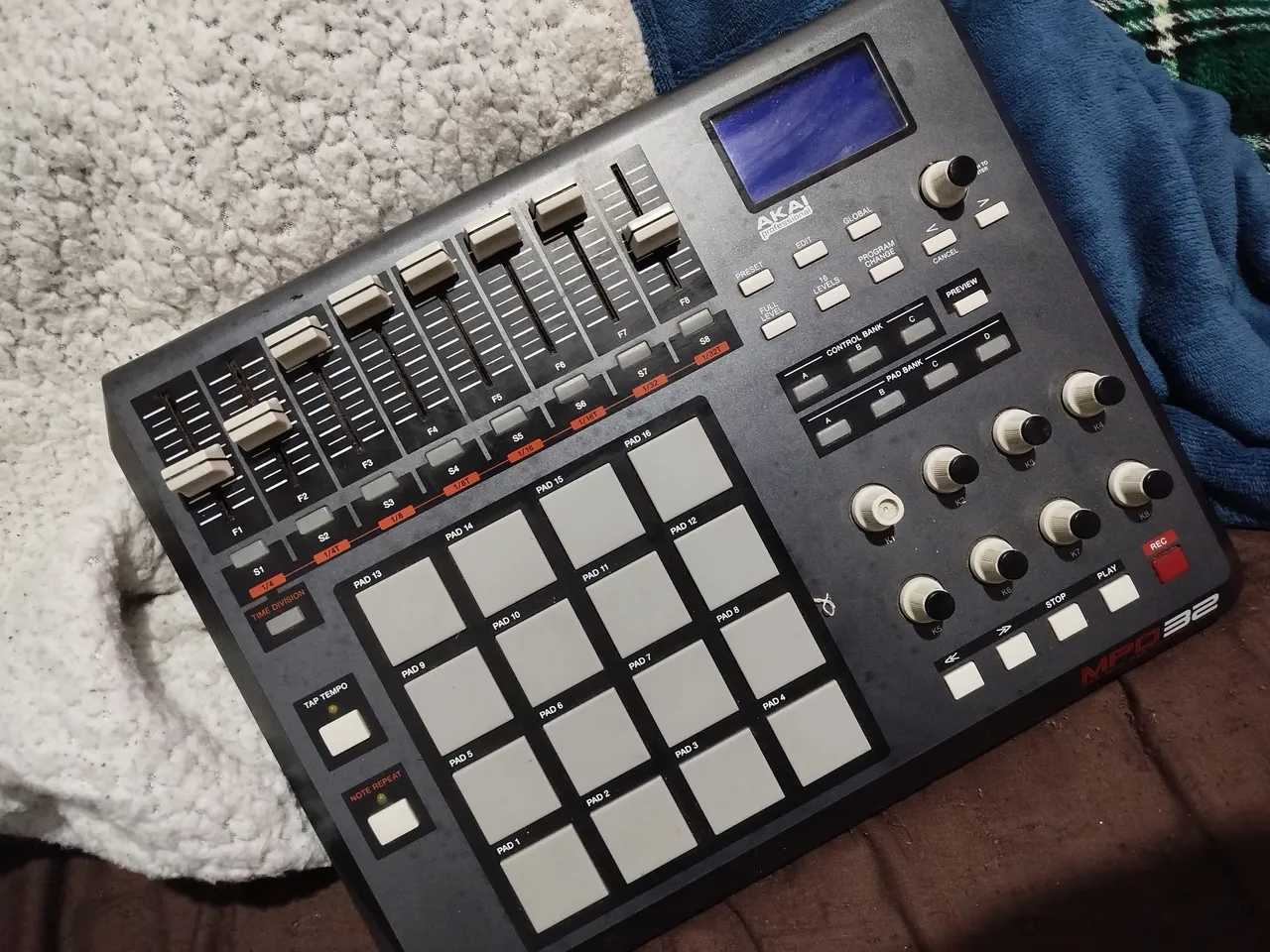 mpd 32 akai