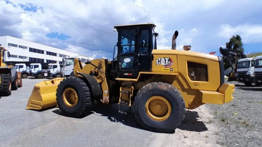 PÁ CARREGADEIRA DE PNEU CATERPILLAR 938 15T