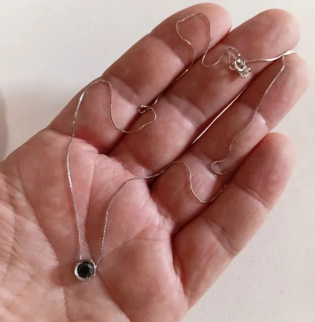 Colar Ponto de Luz - Ouro Branco com Diamante Negro - Foto 3