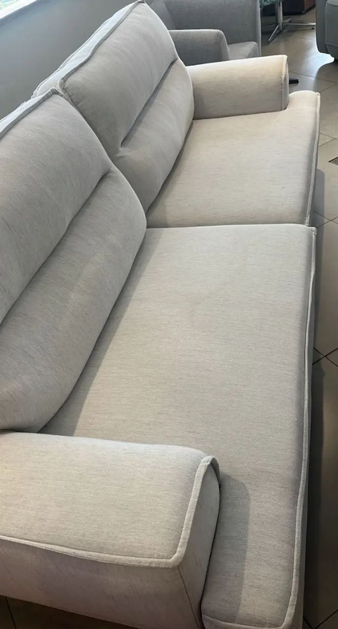 Sofa 3 lugares - 2,5m Linho Cinza - Pes em aço - Foto 2