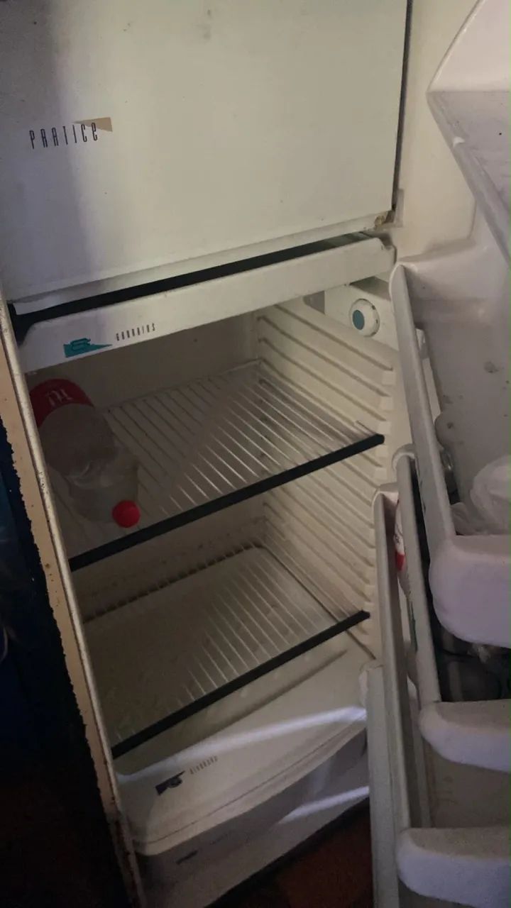 GELADEIRA FUNCIONANDO PERFEITAMENTE