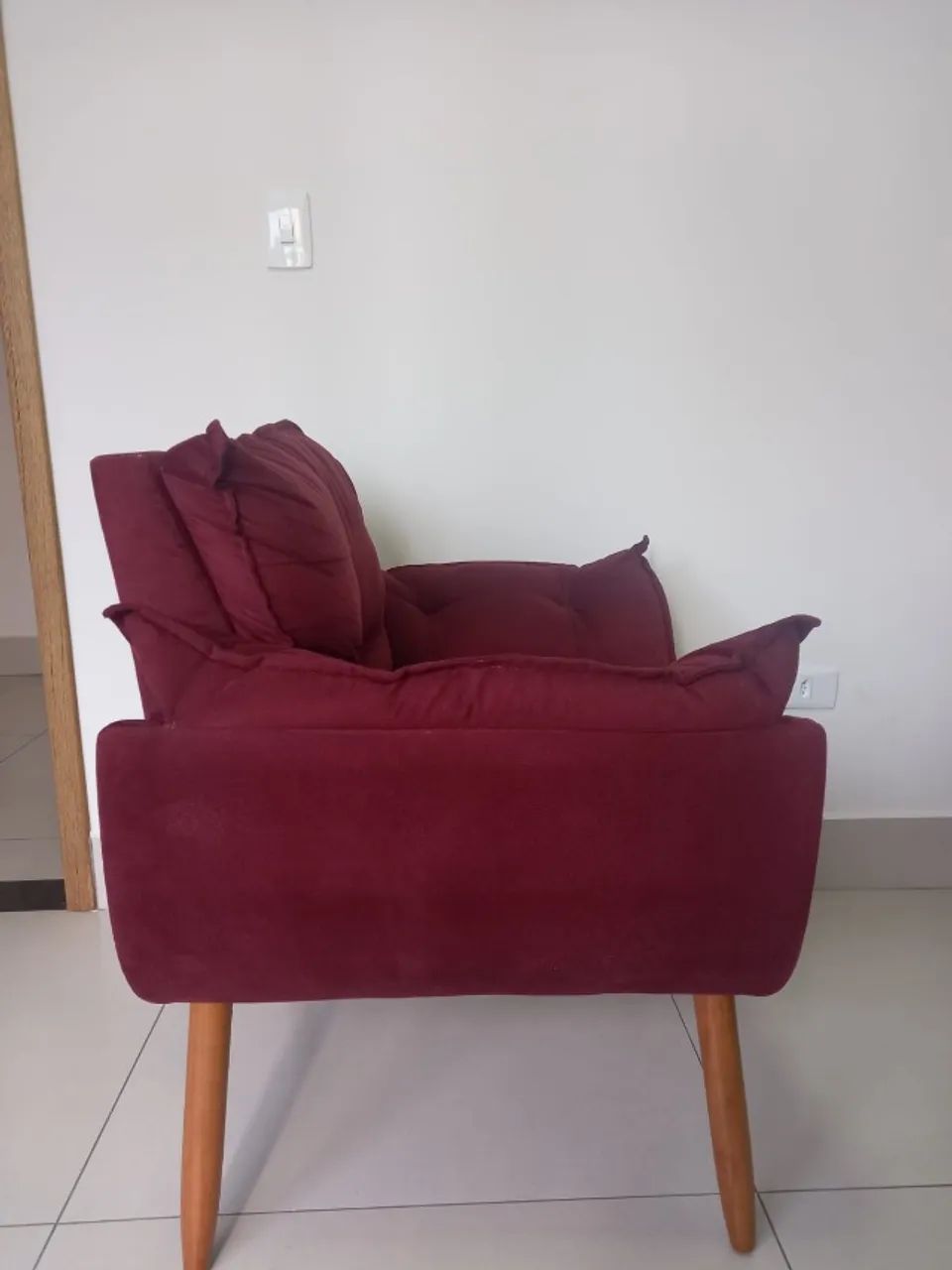 Poltrona em veludo vinho  - Foto 3