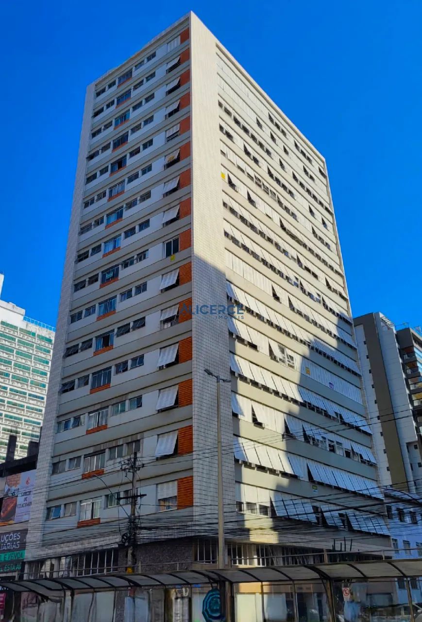 Apartamento à venda com 04 quartos - rua Gil horta- Centro.