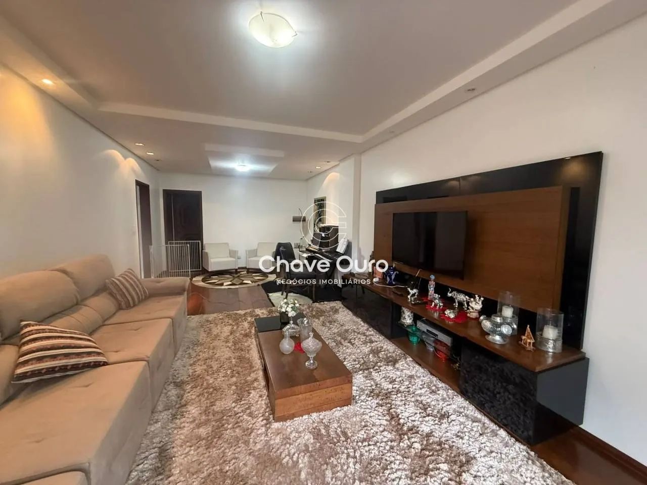 Apartamento com 04 quartos no Centro