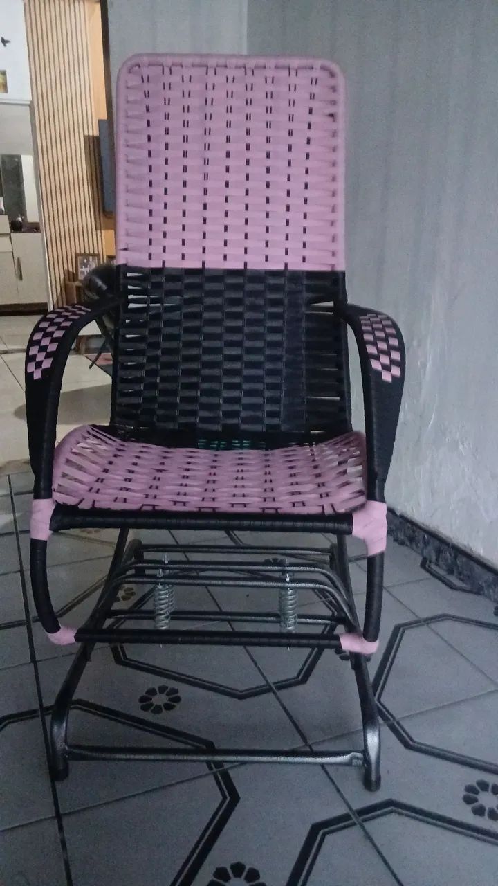 Vendo  una cadeira  de embalo  nova 