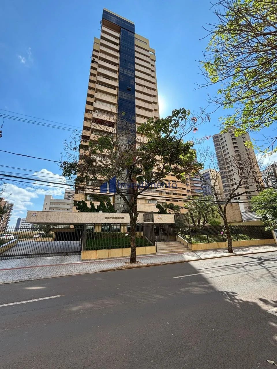 Apartamento a venda no condomínio EDIFÍCIO COMODORO - Centro - Londrina/PR - Foto 2