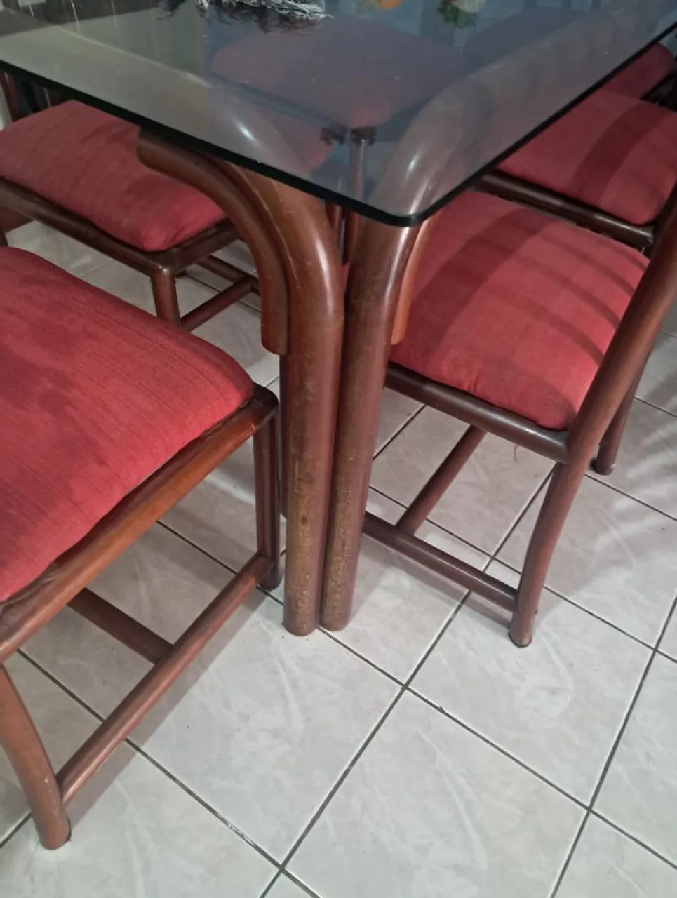 Vendo excelente mesa com seis lugares  - Foto 2