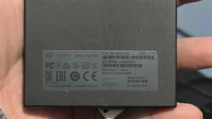 HD Externo 2TB Seagate Backup Plus Slim Prata - PC e Console - Foto 4
