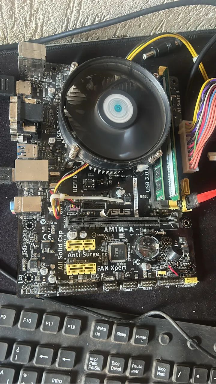 Placa mãe Asus com AMD e 16GB