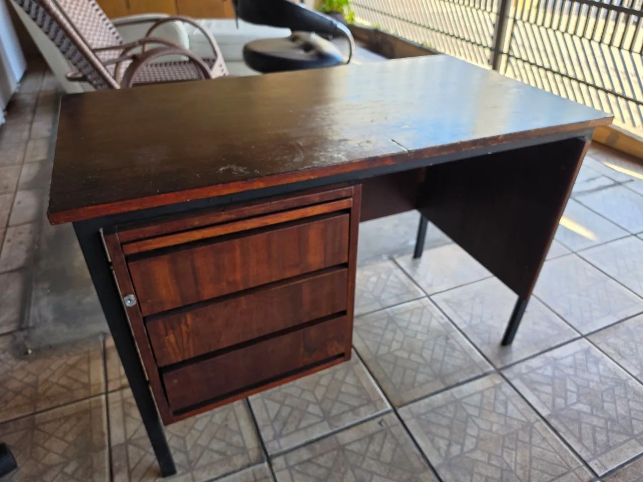 Mesa Escritório Madeira Maciça + Entrega gratis na Hora  - Foto 2