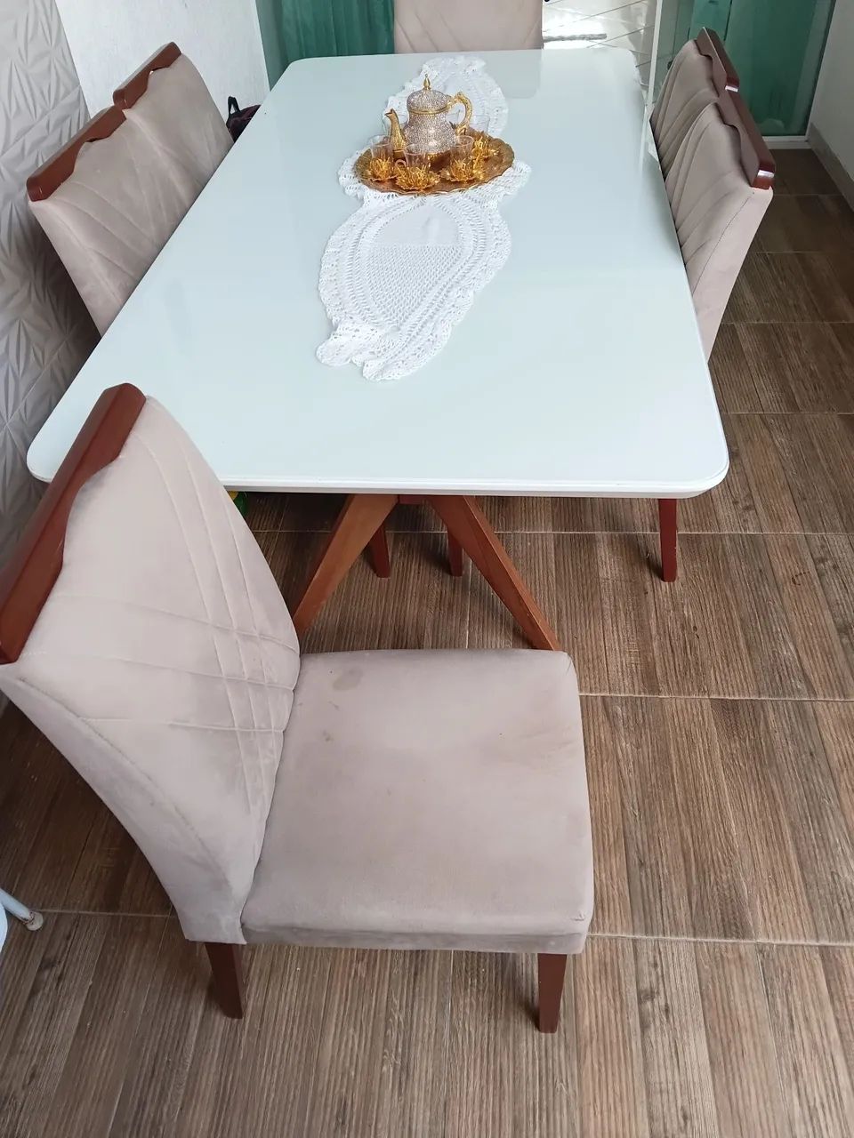 VENDO MESA COM 6 CADEIRAS  - Foto 2