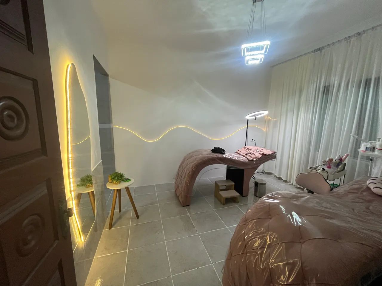 Alugo espaço para profissionais de beleza