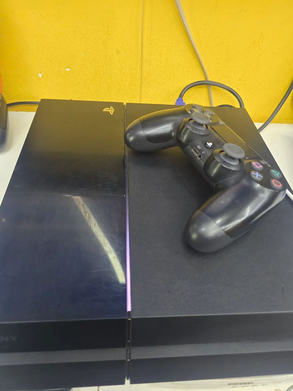 Ps4 fat com controle e cabos - Foto 2
