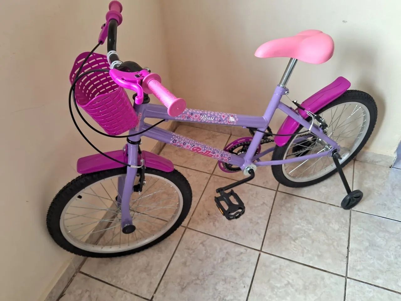 Bicicleta rosa infantil 
