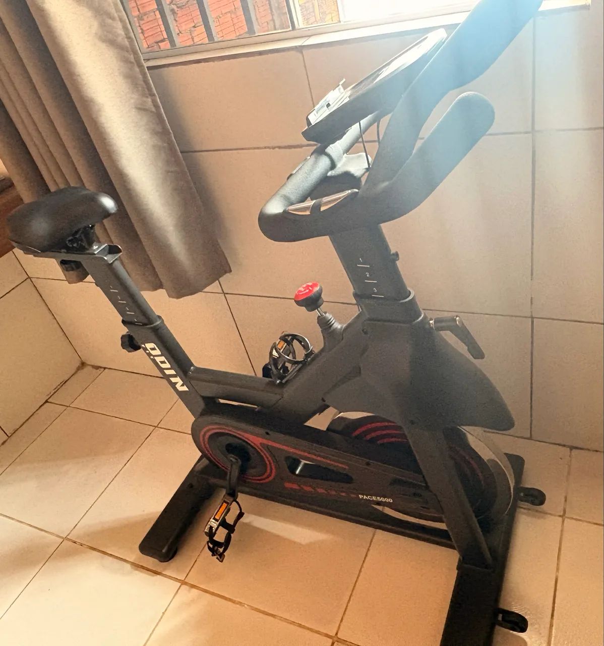 BICICLETA ERGOMÉTRICA ODIN FIT PACE 5000 - PRATICAMENTE NOVA - Foto 4