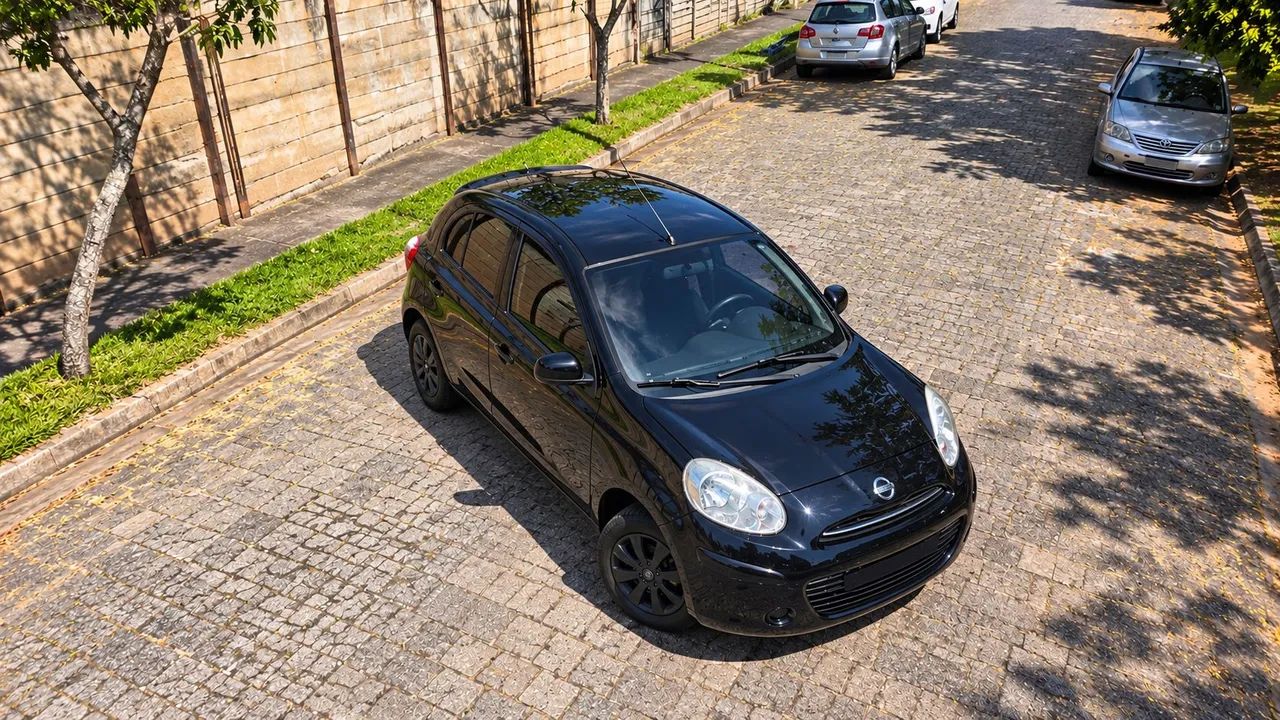 Nissan March S 1.6 16V FLEX 2012