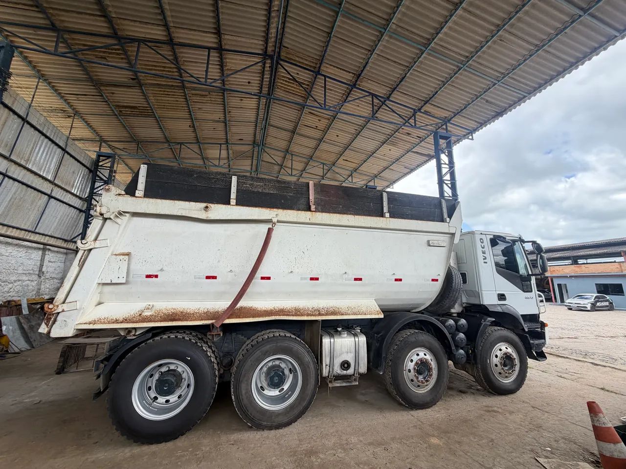 VENDO CAÇAMBA IVECO TRAKKER - Foto 2