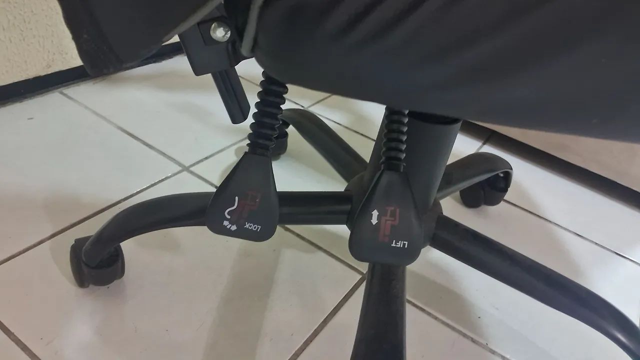 Cadeira Gamer Seminova - Foto 4