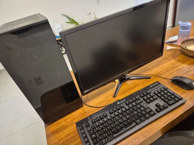  Monitor Accer 21 com teclado e mouse.